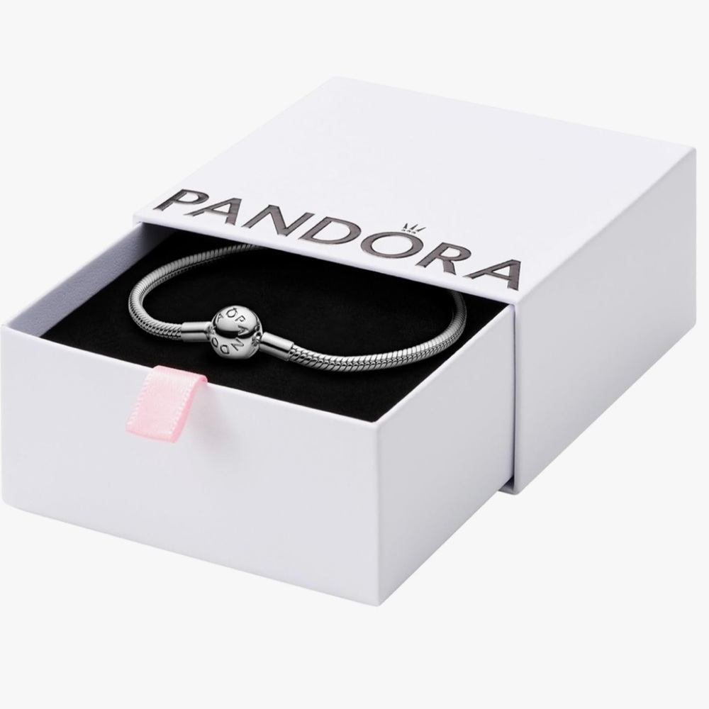 Authentic Pandora Moments Snake
Chain Bracelet : 7.9inches Sterling Silver